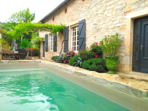 Magnifique villa en pierres au cœur de Saint Antonin Noble Val - Cheminée - Piscine privée -10 personnes